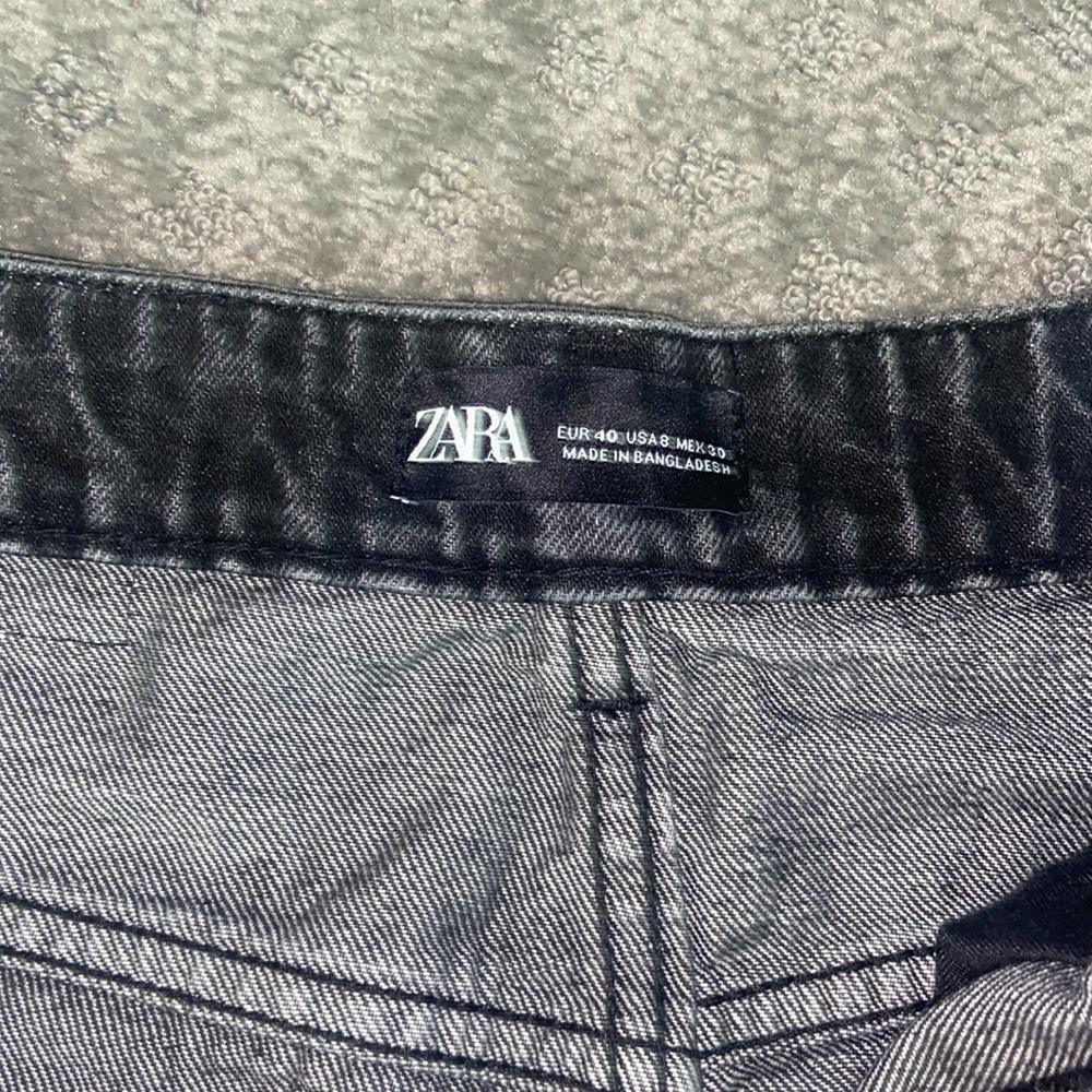 Zara Black High-Waisted Denim Shorts - Picture 3 of 8